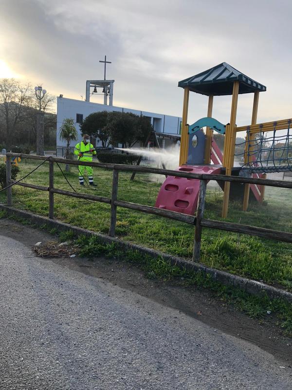 Coronavirus. La Sieco prosegue con la pulizia delle strade cittadine con il disinfettante images Coronavirus. La Sieco prosegue con la pulizia delle strade cittadine con il disinfettante