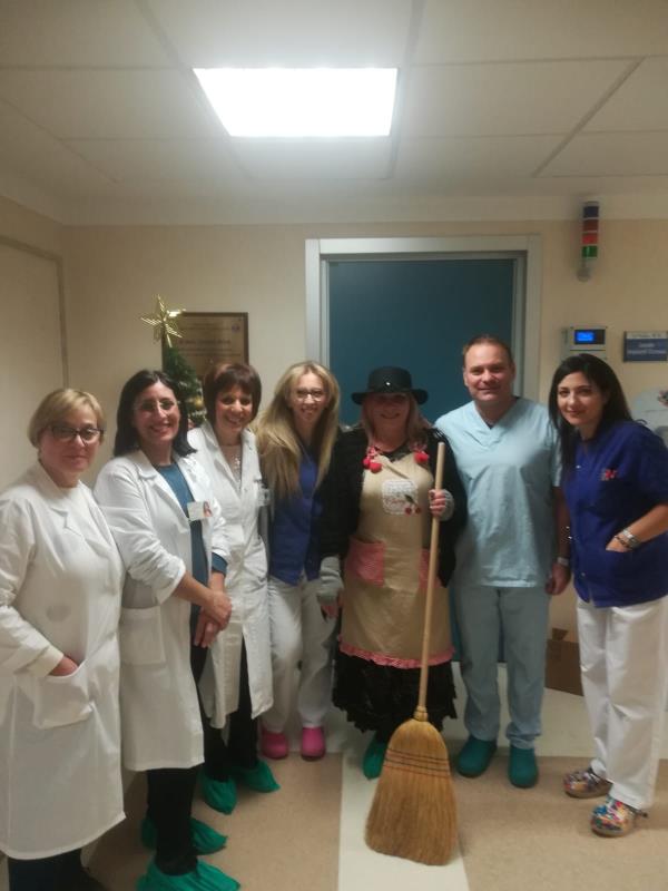 La Befana porta sorrisi e doni all'ospedale "Pugliese": protagonista la solidarietà e il volontariato images La Befana porta sorrisi e doni all'ospedale "Pugliese": protagonista la solidarietà e il volontariato