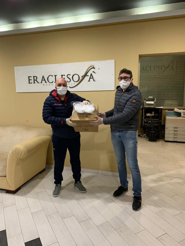 Coronavirus: dalla produzione di divani a quella di mascherine, il gesto solidale dell'azienda di Isola Capo Rizzuto arriva a Sersale images Coronavirus: dalla produzione di divani a quella di mascherine, il gesto solidale dell'azienda di Isola Capo Rizzuto arriva a Sersale