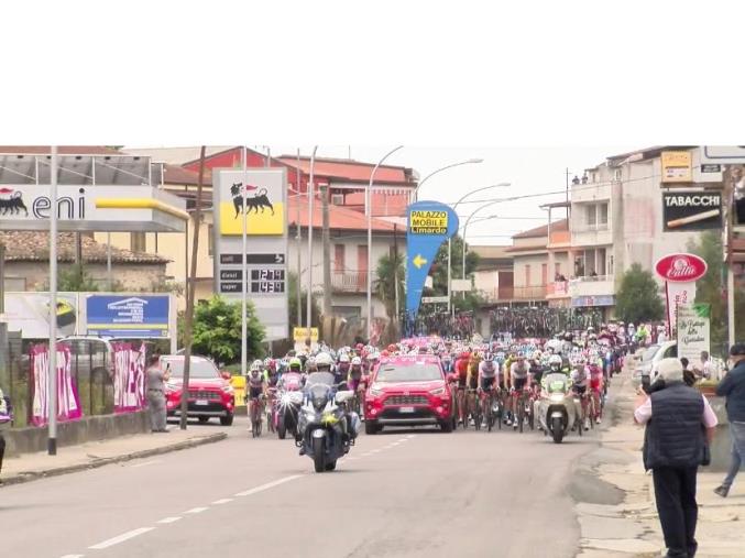 Giro d'Italia. La Calabria si tinge di rosa: la Carovana è partita da Mileto (VIDEO) images Giro d'Italia. La Calabria si tinge di rosa: la Carovana è partita da Mileto (VIDEO)