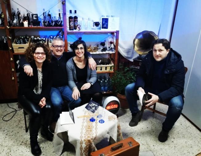 images Costringe la moglie ad avere rapporti sessuali in webcam 