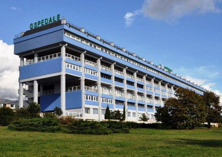 Lamezia, aggredisce 2 medici e 2 infermieri all'ospedale: arrestato 24enne images Lamezia, aggredisce 2 medici e 2 infermieri all'ospedale: arrestato 24enne