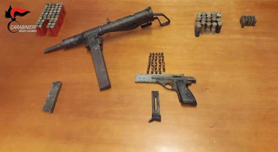 Trovato un vero e proprio arsenale all’interno di un tubo nascosto in un muretto a Platì (VIDEO) images Trovato un vero e proprio arsenale all’interno di un tubo nascosto in un muretto a Platì (VIDEO)