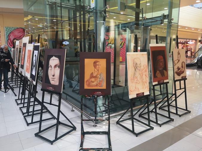 images Sanguigna, carboncino e graffite: i ragazzi del Liceo artistico "De Nobili" celebrano il cinquecentenario della morte di Leonardo