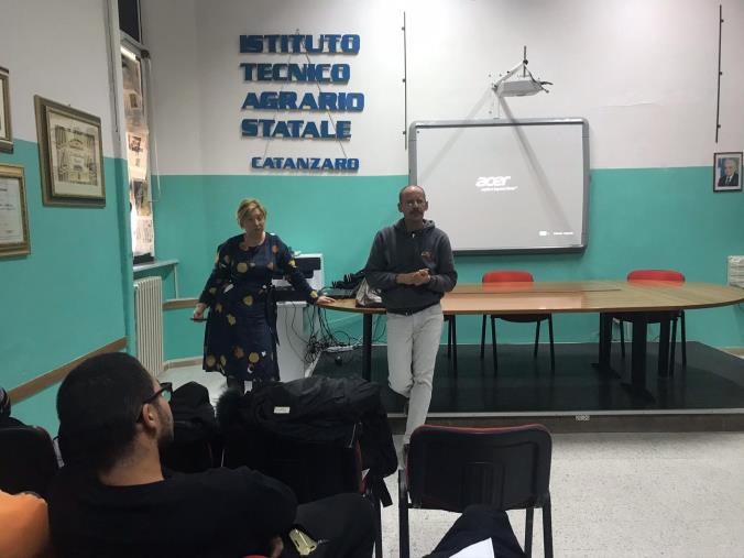 Elezioni a Lamezia Terme, bagno di folla per l'inaugurazione del punto d'incontro di Guarascio images Elezioni a Lamezia Terme, bagno di folla per l'inaugurazione del punto d'incontro di Guarascio