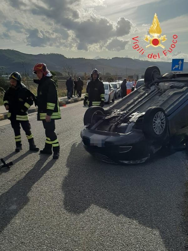 Catanzaro, incidente in località Germaneto tra due automobili: feriti i conducenti images Catanzaro, incidente in località Germaneto tra due automobili: feriti i conducenti