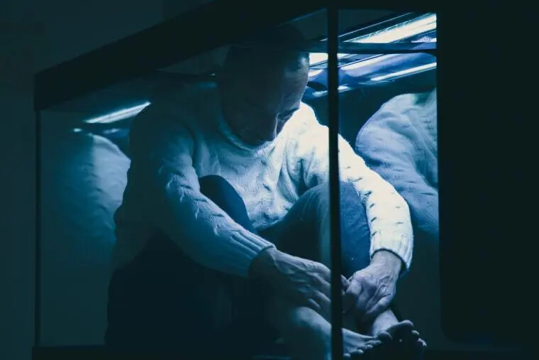 images Libertà e prigionia in “Assolo”, la performance artistica di Luca Sivelli all’Aba di Catanzaro (FOTO)