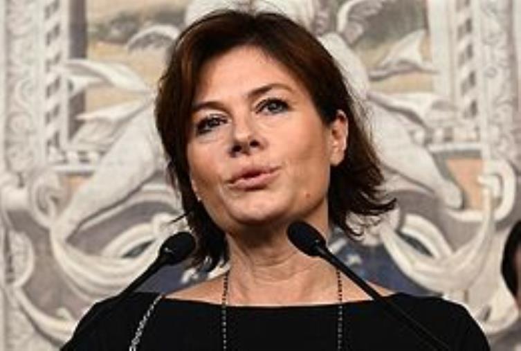 images L'omaggio del prefetto di Vibo alla sede provinciale dei vigili del fuoco dopo la tragedia nell'Alessandrino