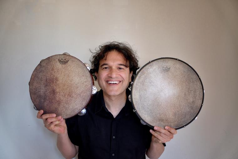 È il reggino Massimo Cusato a pubblicare il primo manuale sul tamburello tradizionale calabrese images È il reggino Massimo Cusato a pubblicare il primo manuale sul tamburello tradizionale calabrese