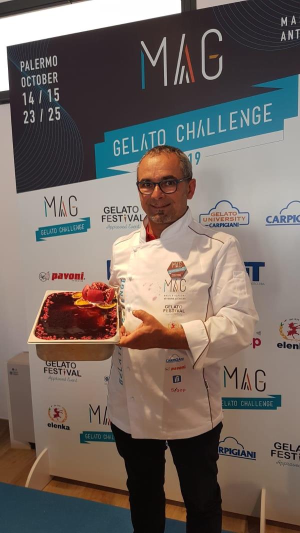 Il titolare di un bar di Catanzaro scrive al suo socio (lo Stato): "Scoppierà la pandemia della disperazione, traditori di un popolo che va a testa alta" images Il titolare di un bar di Catanzaro scrive al suo socio (lo Stato): "Scoppierà la pandemia della disperazione, traditori di un popolo che va a testa alta"