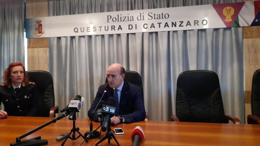 Il questore di Catanzaro, Agricola, avverte: "Ci saranno altre operazioni". E alza l'attenzione sulla periferia images Il questore di Catanzaro, Agricola, avverte: "Ci saranno altre operazioni". E alza l'attenzione sulla periferia