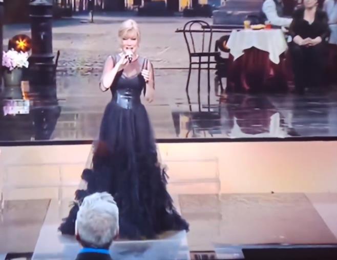 images Nancy Brilli porta su Rai1 l'alta moda firmata dal catanzarese Mario Costantino Triolo 