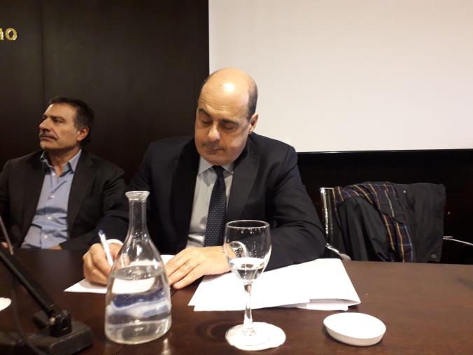 Nicola Zingaretti a Catanzaro: "Il Pd primo partito in Calabria, non abbiamo vinto per le divisioni. Adesso una fase nuova" (VIDEO) images Nicola Zingaretti a Catanzaro: "Il Pd primo partito in Calabria, non abbiamo vinto per le divisioni. Adesso una fase nuova" (VIDEO)