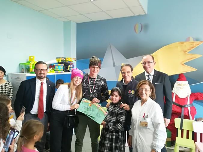 images "Caro Babbo Natale vorrei...", il desiderio della piccola Cristina è stato esaudito: Ninna e Matti arrivano all'ospedale Pugliese