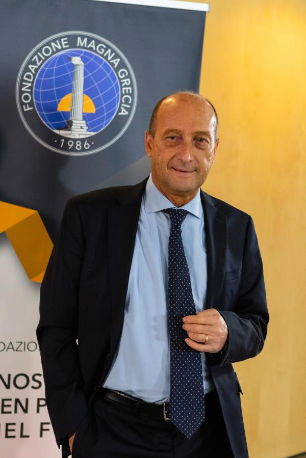 Scilla, venerdì 8 luglio sarà conferita la cittadinanza onoraria all’On. Nino Foti images Scilla, venerdì 8 luglio sarà conferita la cittadinanza onoraria all’On. Nino Foti