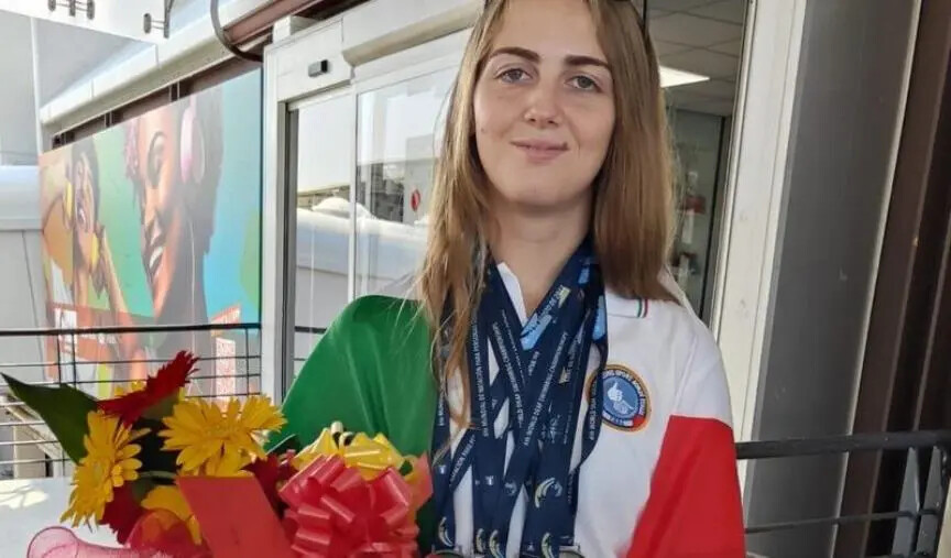 images Nuoto, rientrata in Calabria l'atleta non udente Noemi Canino