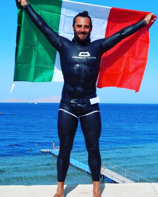 Calabria Swim Race. Record nell'apnea (specialità bi-pinne) per Homar Leuci images Calabria Swim Race. Record nell'apnea (specialità bi-pinne) per Homar Leuci