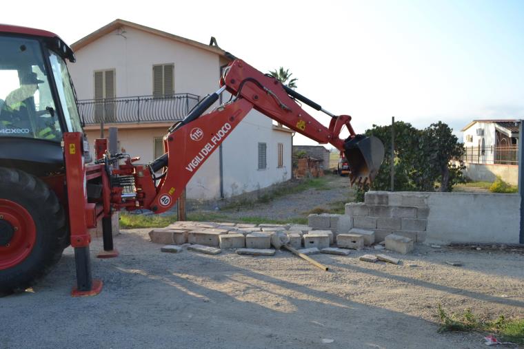 images Santise (I Quartieri): "Bene il diserbo, ma perchè a metà?". E il pericolo resta