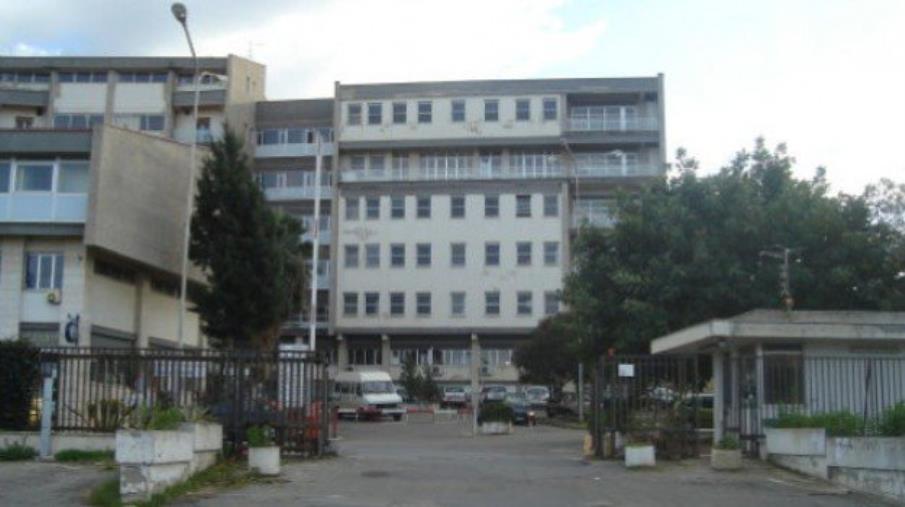 images Tentano di rubare denaro negli uffici dello sportello ticket dell'ospedale di Tropea, ladri a mani vuote: l'incasso era stato già prelevato 