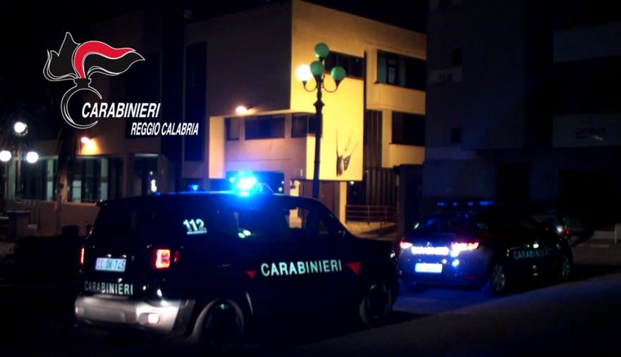 images Palmi. Fugge dopo aver tentato una rapina con un coltello, tunisino denunciato ed espulso