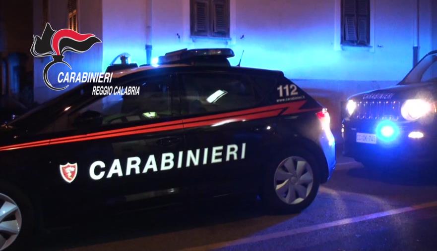 Palmi. Rapina, furto aggravato e detenzione illegale di armi: arrestate tre persone images Palmi. Rapina, furto aggravato e detenzione illegale di armi: arrestate tre persone