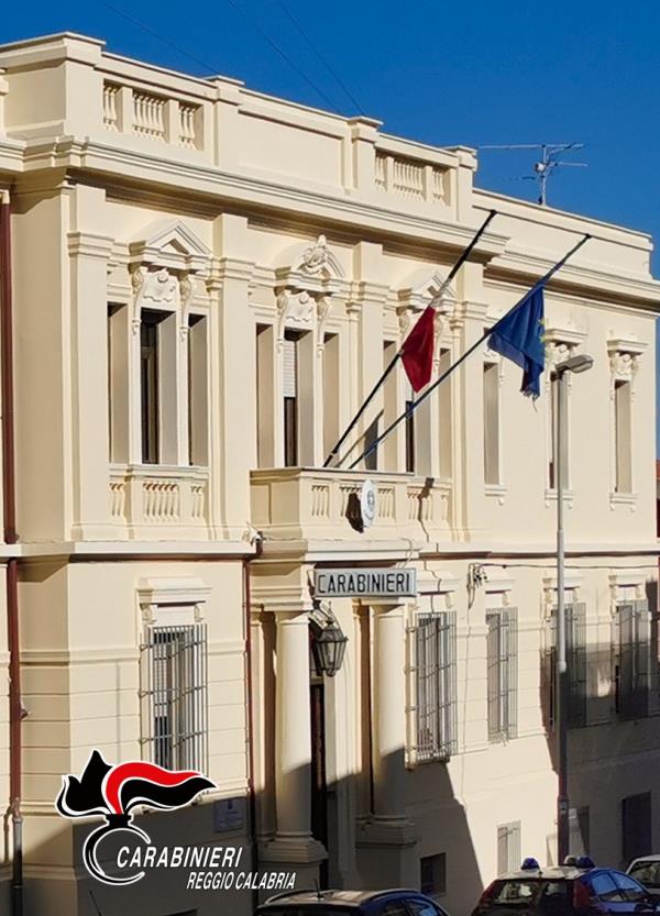 images Blitz dei carabinieri nel reggino. Sequestrati oltre 14 chili di droga, armi e munizioni: notificato un avviso orale