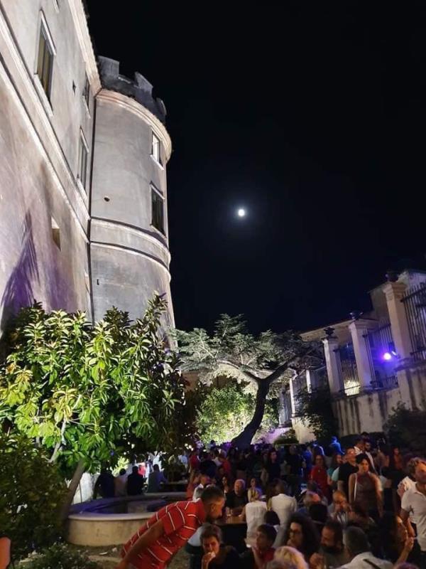 images All'aeroporto di Lamezia Terme con un un proiettile calibro 7,65 nascosto in un borsone,   denunciato un giovane  