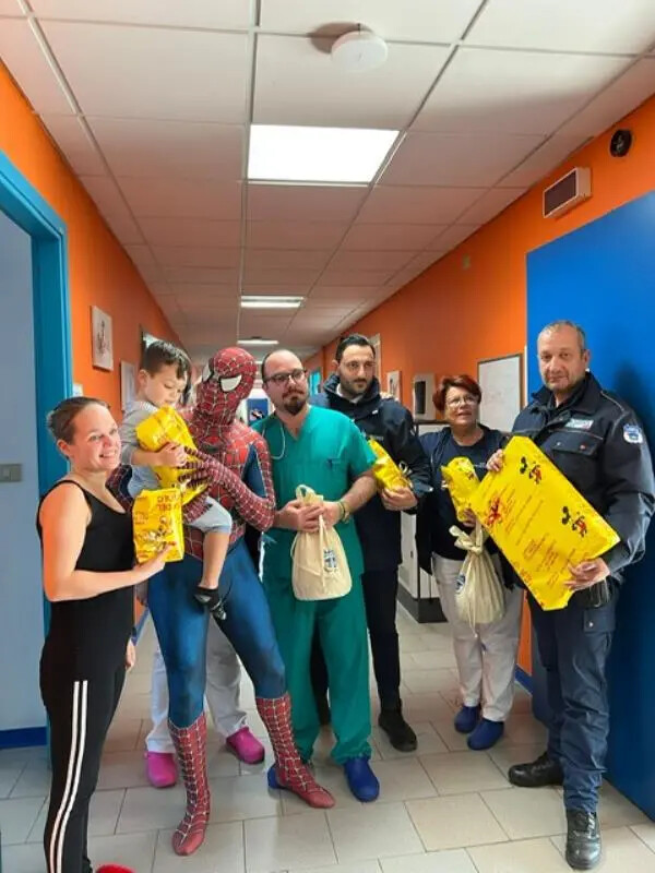 images La solidarietà di Assipol nel reparto di pediatria di Castrovillari 