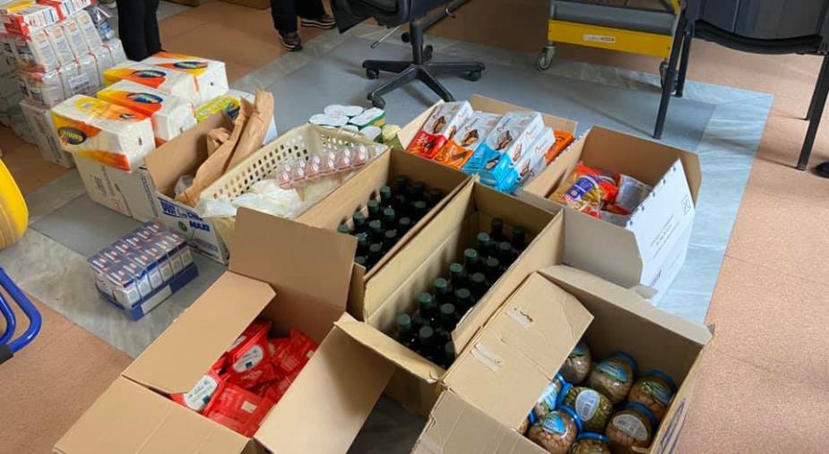 images Coronavirus. Mascherine e beni alimentari, il grande cuore di Borgia