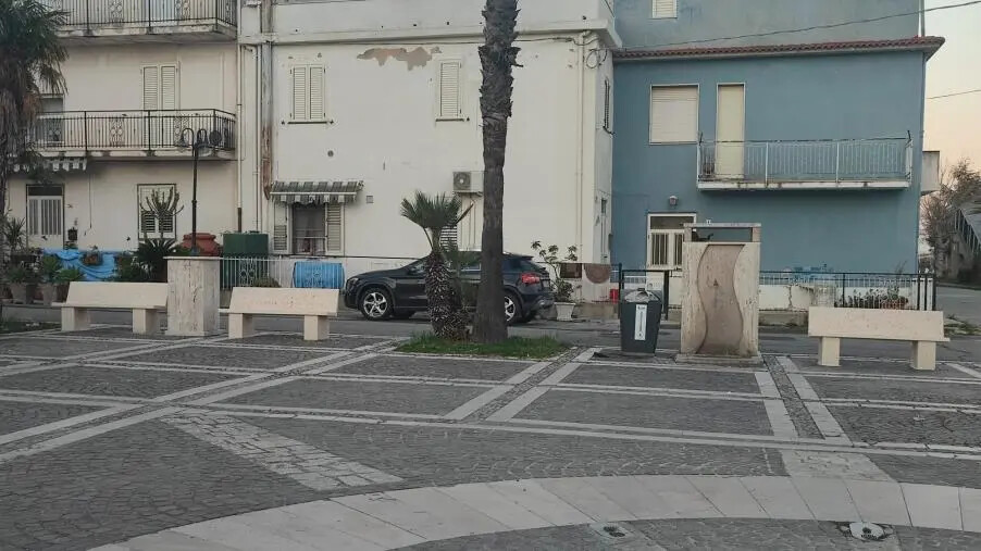 Botricello, il centro urbano si rifà il look tra nuovo arredo e manutenzioni images Botricello, il centro urbano si rifà il look tra nuovo arredo e manutenzioni