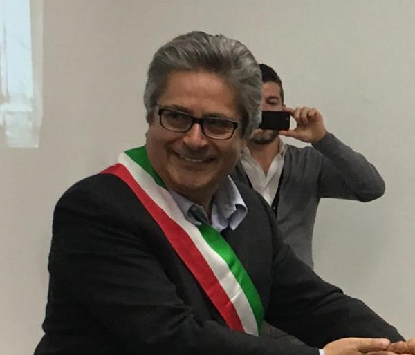 images Conflenti. Ritardi nell’allaccio dell’energia elettrica nella nuova scuola: il Comune diffida Enel 