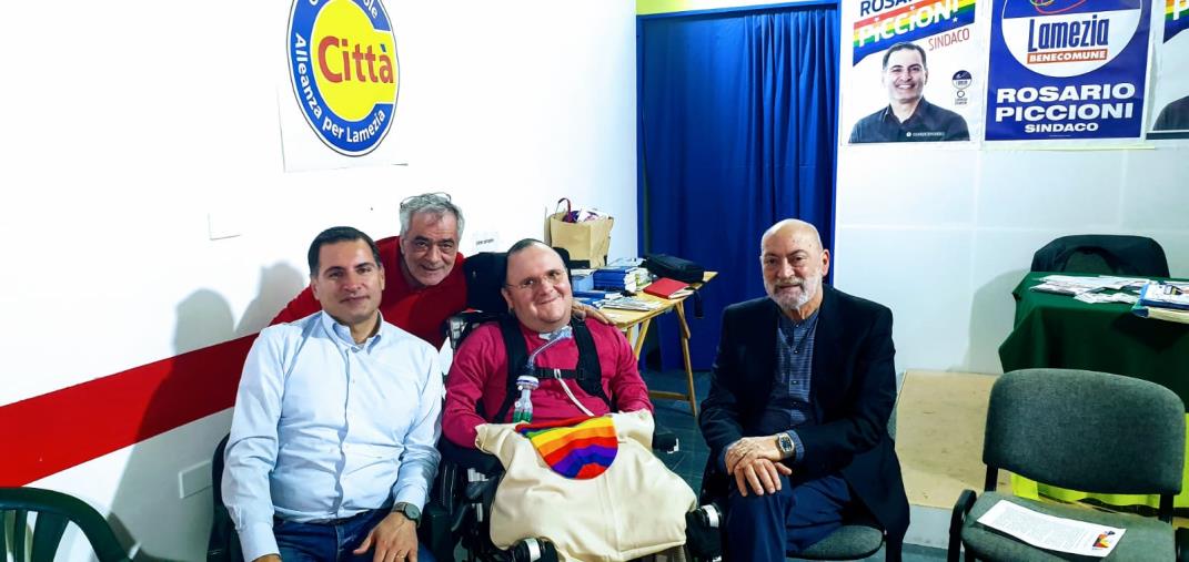 Fiamme a Catanzaro in località Germaneto: sul posto i Vigili del Fuoco (IN AGGIORNAMENTO) images Fiamme a Catanzaro in località Germaneto: sul posto i Vigili del Fuoco (IN AGGIORNAMENTO)