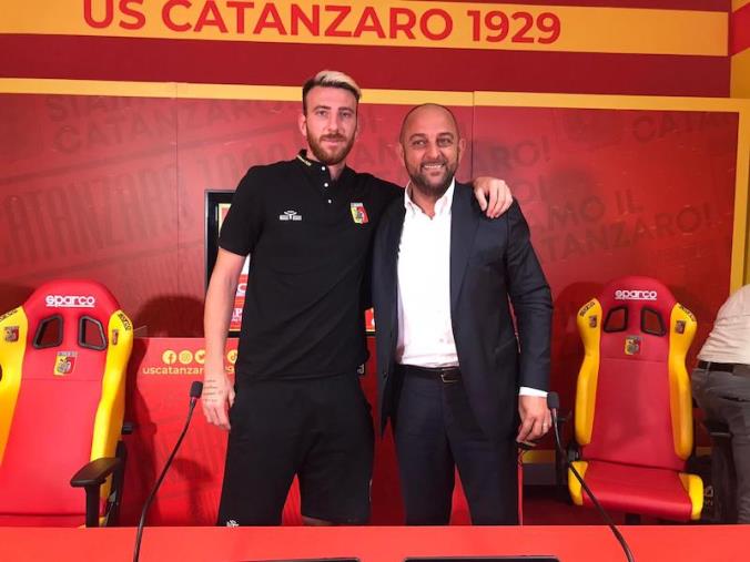 Us Catanzaro 1929, ecco Cianci: "Farò la guerra per questa maglia". Il ds Foresti: "Felicissimo del lavoro fatto" images Us Catanzaro 1929, ecco Cianci: "Farò la guerra per questa maglia". Il ds Foresti: "Felicissimo del lavoro fatto"