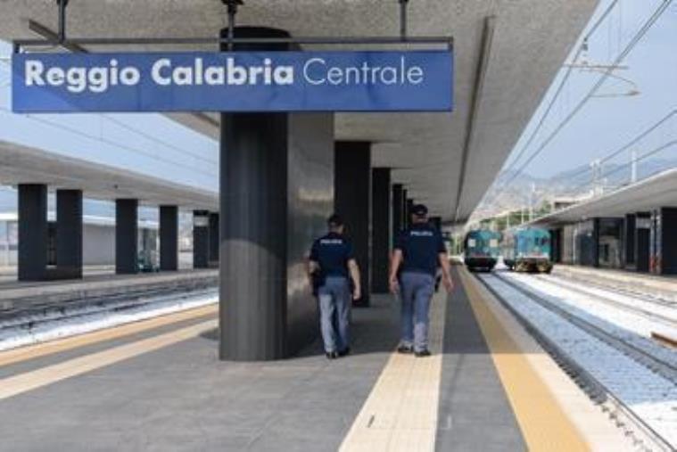 Reggio Calabria. Il compartimento della Polizia Ferroviaria fa un bilancio della stagione estiva
CALABRIA: IL BILANCIO ESTIVO DELLA POLIZIA FERROVIARIA images Reggio Calabria. Il compartimento della Polizia Ferroviaria fa un bilancio della stagione estiva
CALABRIA: IL BILANCIO ESTIVO DELLA POLIZIA FERROVIARIA