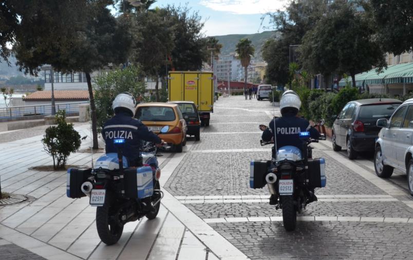 images Crotone, controlli sul lungomare: sanzionato locale per occupazione abusiva del suolo
