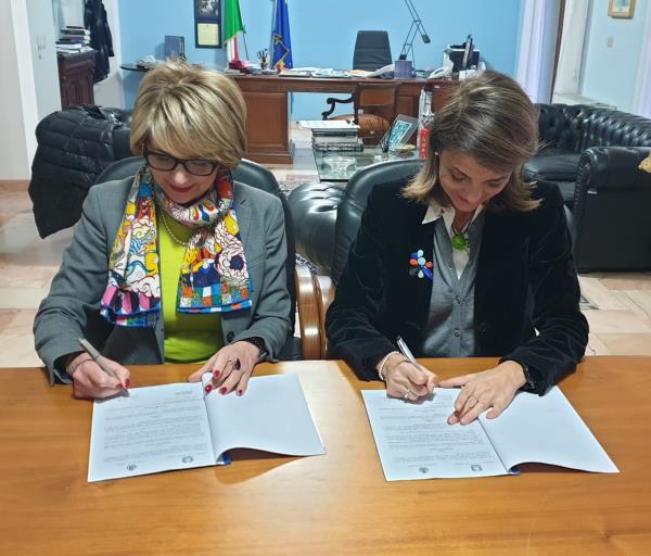 Contrasto alle truffe agli anziani, Prefettura e Comune di Vibo firmano il protocollo d’intesa images Contrasto alle truffe agli anziani, Prefettura e Comune di Vibo firmano il protocollo d’intesa