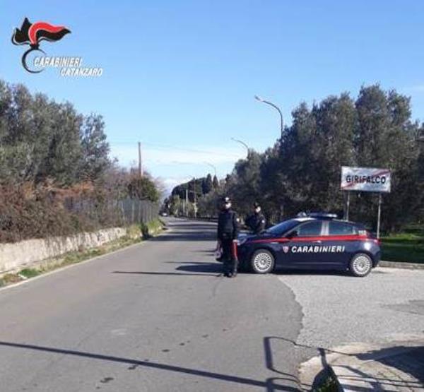 Spaccio di droga e resistenza a pubblico ufficiale: 2 uomini di Girifalco arrestati a Borgia images Spaccio di droga e resistenza a pubblico ufficiale: 2 uomini di Girifalco arrestati a Borgia