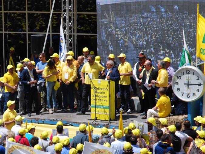 Altomonte, Poste italiane e Comune presentano il murale realizzato presso l’ufficio postale images Altomonte, Poste italiane e Comune presentano il murale realizzato presso l’ufficio postale