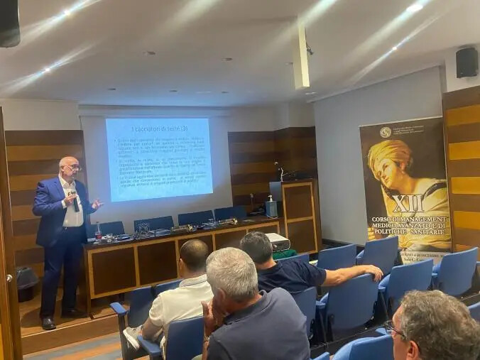 images Corso in Management medico e politiche sanitarie: la mobilità al centro della lezione di Francesco Procopio direttore della "Dulbecco"