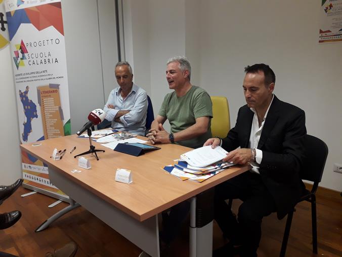 Quichi, nasce l'app per "scambiarsi" bigliettini da visita con lo smartphone images Quichi, nasce l'app per "scambiarsi" bigliettini da visita con lo smartphone