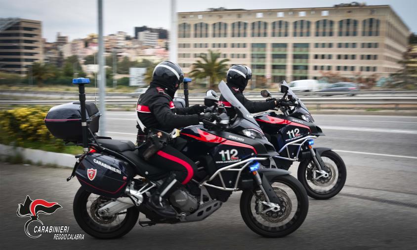 Reggio Calabria, tenta di rubare in un negozio di abbigliamento: arrestato 17enne images Reggio Calabria, tenta di rubare in un negozio di abbigliamento: arrestato 17enne