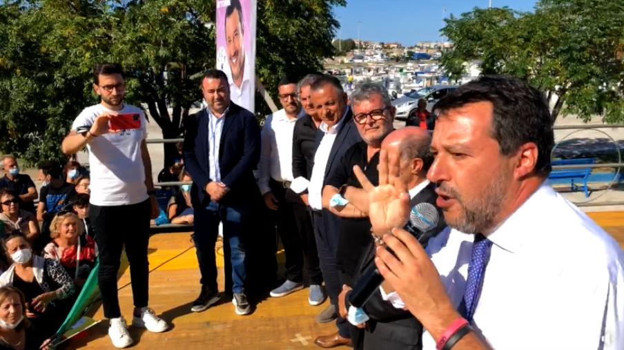 images Cirò Marina. Bagno di folla per Salvini, Calabretta: "Mai tanta attenzione per la Calabria da un leader nazionale"