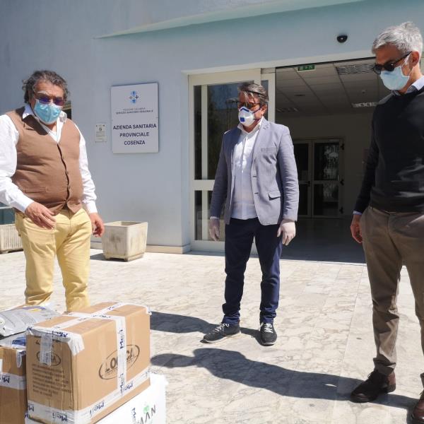images A San Donato di Ninea la Giunta e il presidente del Consiglio comunale donano l'indennità per comprare le tute al personale dell’Ospedale di Castrovillari