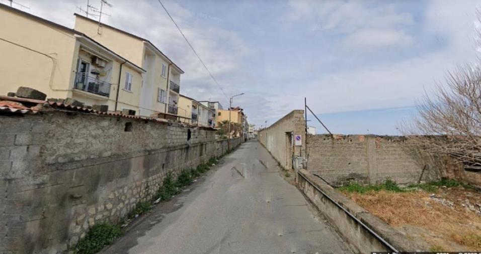 images Cariati, marciapiedi al posto della tribuna del campo sportivo: il lungomare si riqualifica  