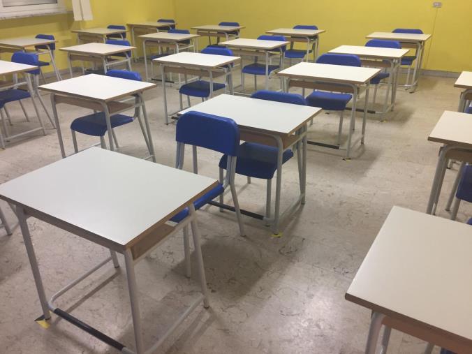 images Vaccino agli operatori delle scuole. I sindacati 'frenano' Spirlì: "Chiusure mirate e per periodi minimi"