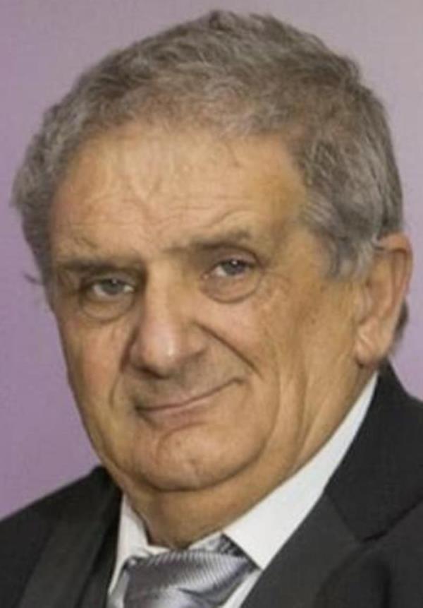 Una busta con proiettili e rosario recapitata al tecnico comunale di Joppolo. Era fissata con un nastro adesivo alla serranda di un garage images Una busta con proiettili e rosario recapitata al tecnico comunale di Joppolo. Era fissata con un nastro adesivo alla serranda di un garage