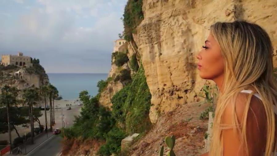 A Tropea con il "Vento in faccia" di Massi Lepera: primo videoclip musicale nel "Borgo dei borghi" images A Tropea con il "Vento in faccia" di Massi Lepera: primo videoclip musicale nel "Borgo dei borghi"