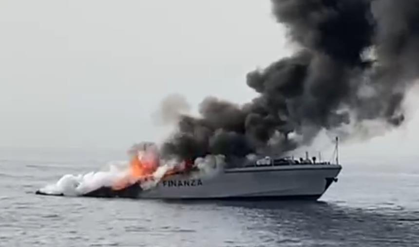 Va in fiamme e poi affonda una motonave della Finanza sulle coste di Bianco: equipaggio in salvo images Va in fiamme e poi affonda una motonave della Finanza sulle coste di Bianco: equipaggio in salvo