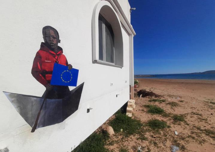 images "Sogni infranti", a Crotone spunta l'opera del noto street artist TvBoy