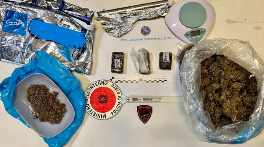 images Crotone, un arresto delle volanti nel centro storico per spaccio